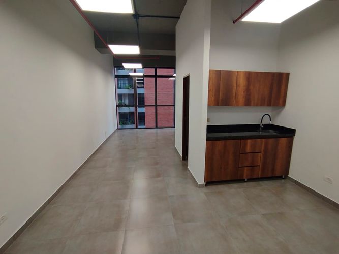Oficina en arriendo en El Poblado, Medellín, 37 m² · foto 7 de 17