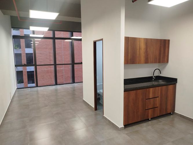 Oficina en arriendo en El Poblado, Medellín, 37 m² · foto 8 de 17