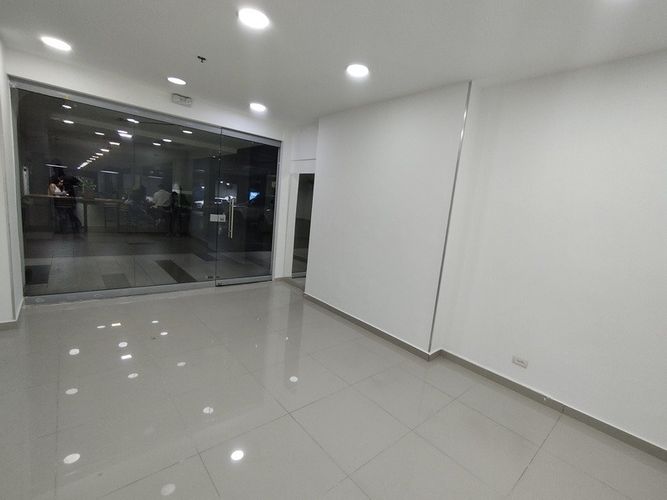Local en arriendo en El Poblado, Medellín, 25 m² · foto 3 de 6