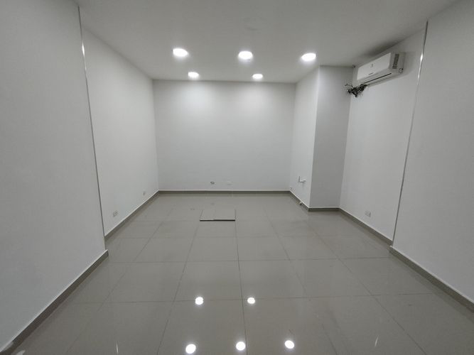 Local en arriendo en El Poblado, Medellín, 25 m² · foto 4 de 6