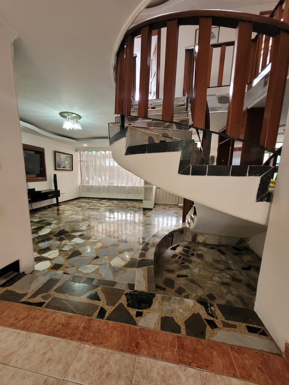 Casa en venta en Ciudad Berna, Bogotá · foto 2 de 10