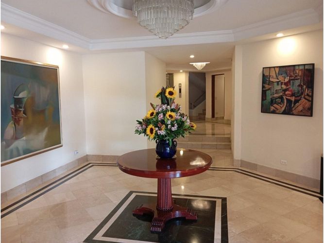 Apartamento de 3 alcobas en venta en Chico Norte, Bogotá, 97 m² · foto 3 de 23