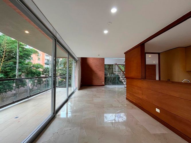 Apartamento de 3 alcobas en arriendo en El Poblado, Medellín, 208 m² · foto 3 de 18