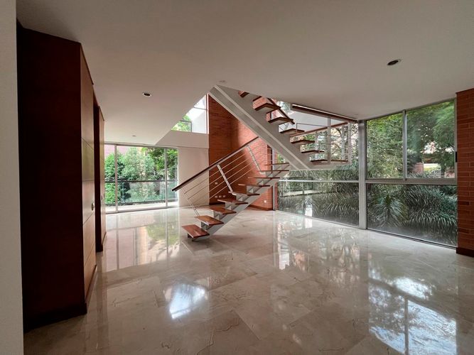 Apartamento de 3 alcobas en arriendo en El Poblado, Medellín, 208 m² · foto 4 de 18