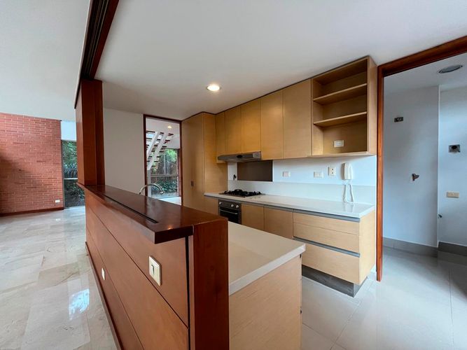 Apartamento de 3 alcobas en arriendo en El Poblado, Medellín, 208 m² · foto 8 de 18
