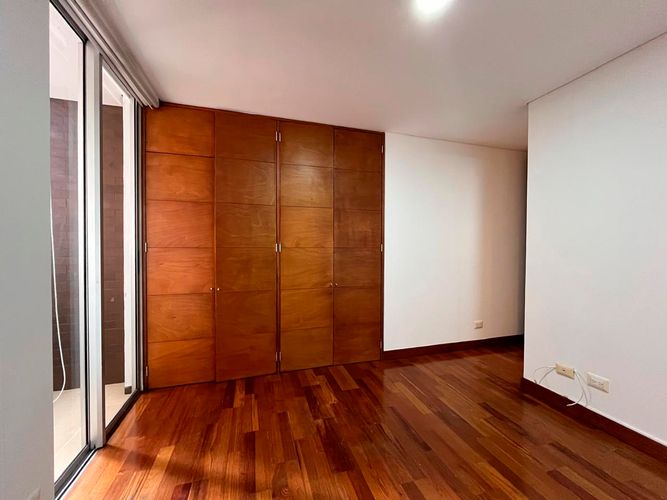 Apartamento de 3 alcobas en arriendo en El Poblado, Medellín, 208 m² · foto 10 de 18
