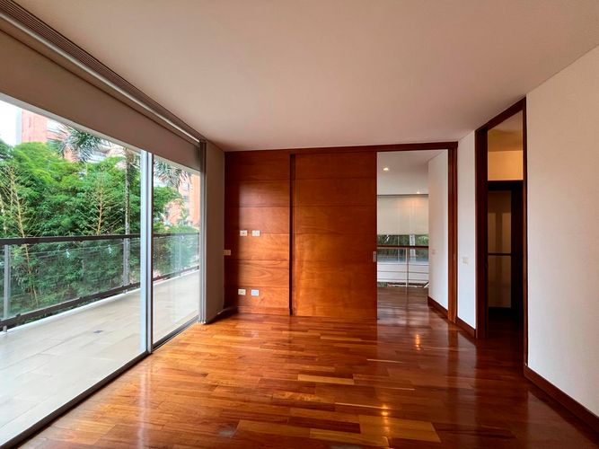 Apartamento de 3 alcobas en arriendo en El Poblado, Medellín, 208 m² · foto 12 de 18