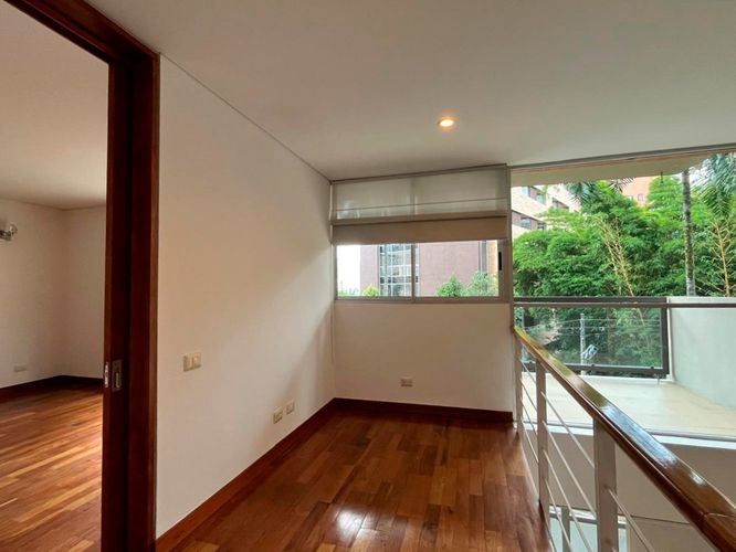 Apartamento de 3 alcobas en arriendo en El Poblado, Medellín, 208 m² · foto 13 de 18