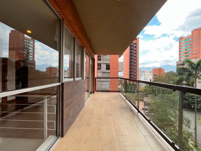 Apartamento de 3 alcobas en arriendo en El Poblado, Medellín, 208 m² · foto 18 de 18