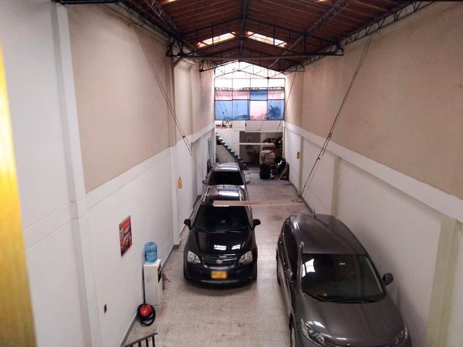Bodega en arriendo en Laureles, Medellín, 280 m² · foto 5 de 14