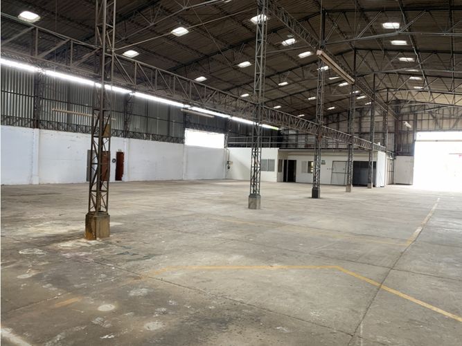 Bodega en arriendo en La Yé, Armenia, 1134 m² · foto 3 de 16