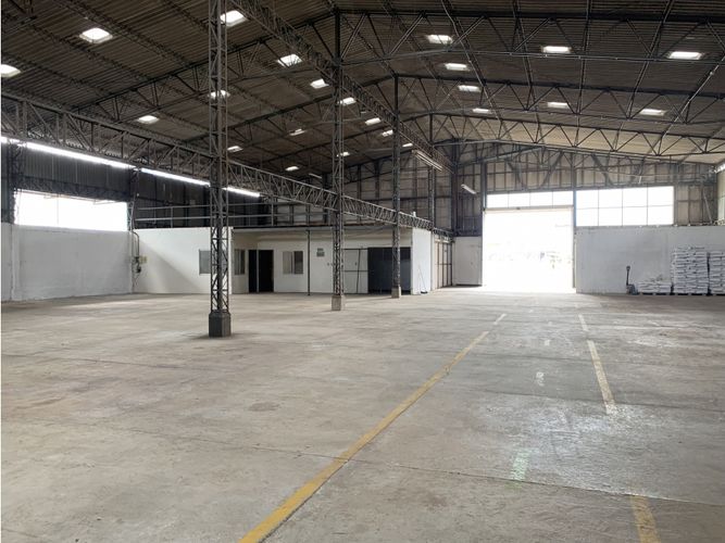 Bodega en arriendo en La Yé, Armenia, 1134 m² · foto 4 de 16