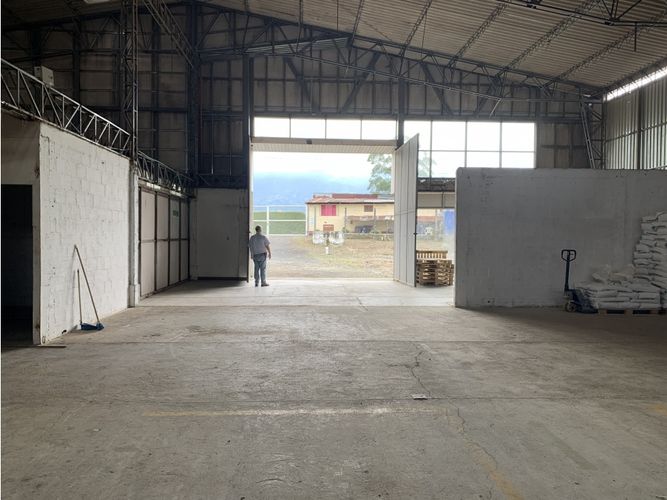 Bodega en arriendo en La Yé, Armenia, 1134 m² · foto 5 de 16