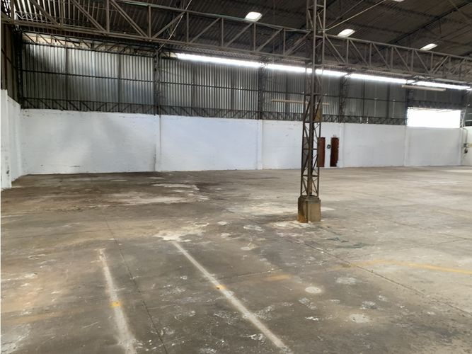 Bodega en arriendo en La Yé, Armenia, 1134 m² · foto 8 de 16