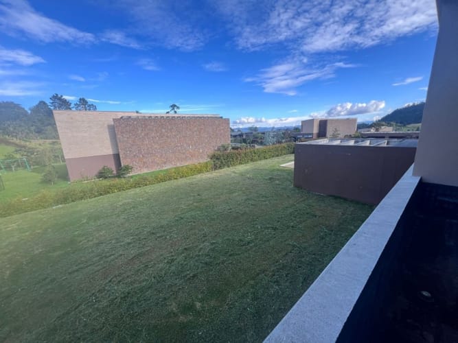 Casa de 3 alcobas en venta en Las Palmas, Envigado, 402 m² · foto 3 de 24