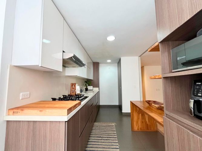 Apartamento de 3 alcobas en arriendo en El Poblado, Medellín, 145 m² · foto 4 de 19