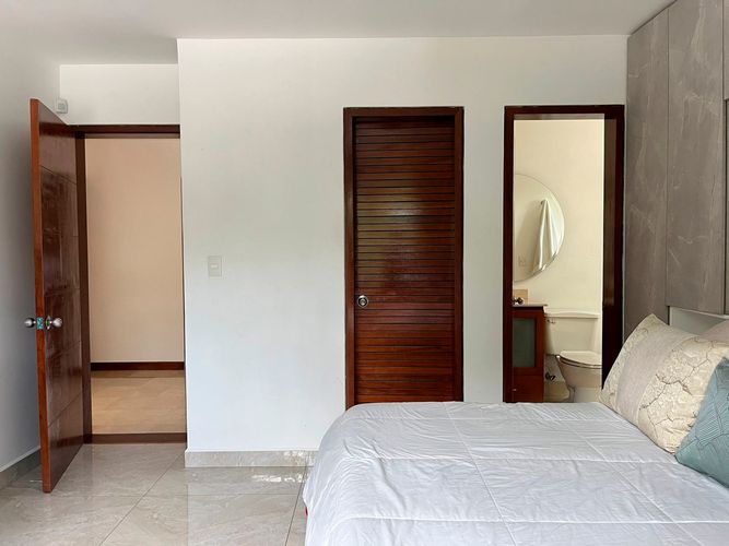 Casa de 5 alcobas en venta en El Poblado, Medellín, 424 m² · foto 8 de 20