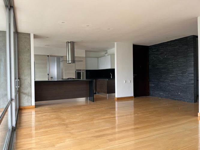 Apartamento de 3 alcobas en arriendo en El Poblado, Medellín, 220 m² · foto 4 de 18