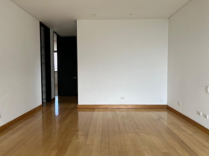 Apartamento de 3 alcobas en arriendo en El Poblado, Medellín, 220 m² · foto 5 de 18