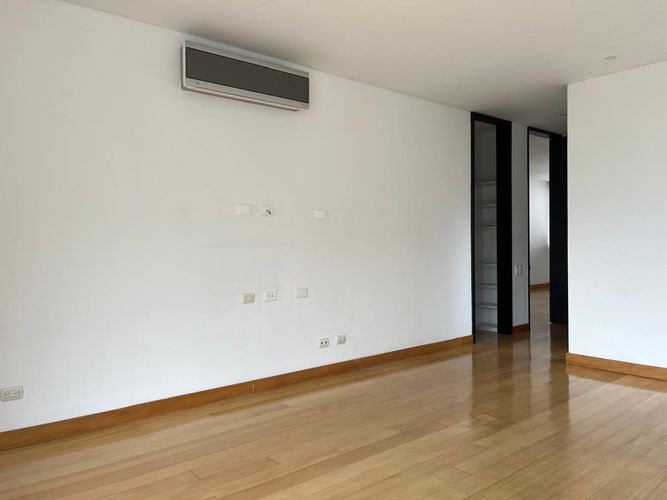 Apartamento de 3 alcobas en arriendo en El Poblado, Medellín, 220 m² · foto 6 de 18