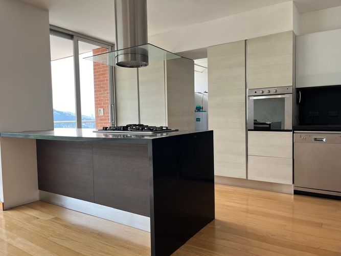 Apartamento de 3 alcobas en arriendo en El Poblado, Medellín, 220 m² · foto 10 de 18