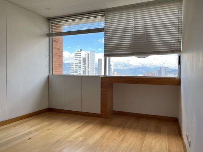 Apartamento de 3 alcobas en arriendo en El Poblado, Medellín, 220 m² · foto 13 de 18