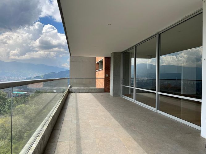 Apartamento de 3 alcobas en arriendo en El Poblado, Medellín, 220 m² · foto 18 de 18
