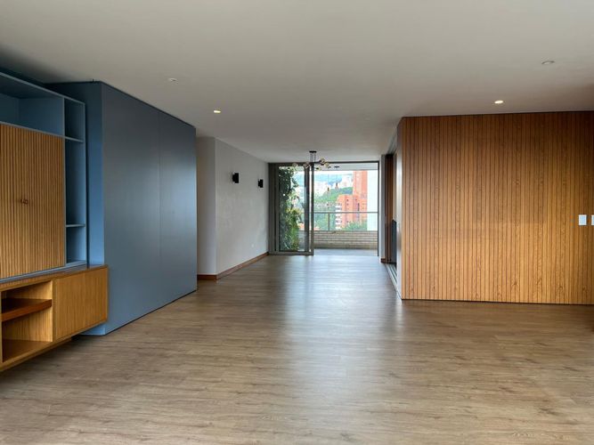 Apartamento de 3 alcobas en arriendo en El Poblado, Medellín, 170 m² · foto 3 de 19