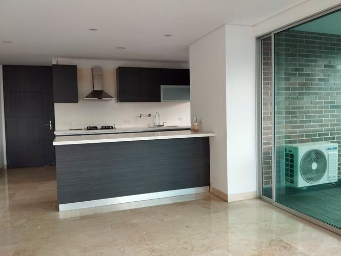 Apartamento de 3 alcobas en arriendo en El Poblado, Medellín, 149 m² · foto 3 de 17
