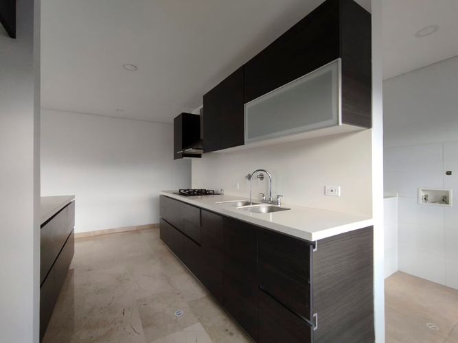 Apartamento de 3 alcobas en arriendo en El Poblado, Medellín, 149 m² · foto 5 de 17