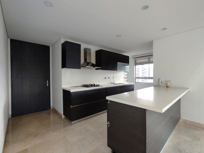 Apartamento de 3 alcobas en arriendo en El Poblado, Medellín, 149 m² · foto 6 de 17