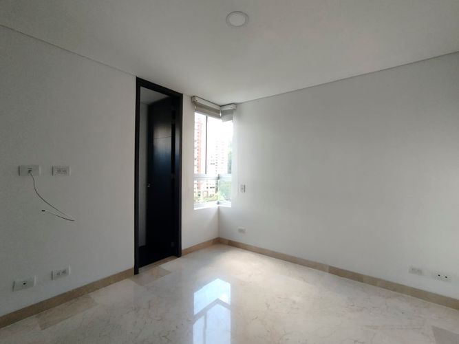 Apartamento de 3 alcobas en arriendo en El Poblado, Medellín, 149 m² · foto 8 de 17