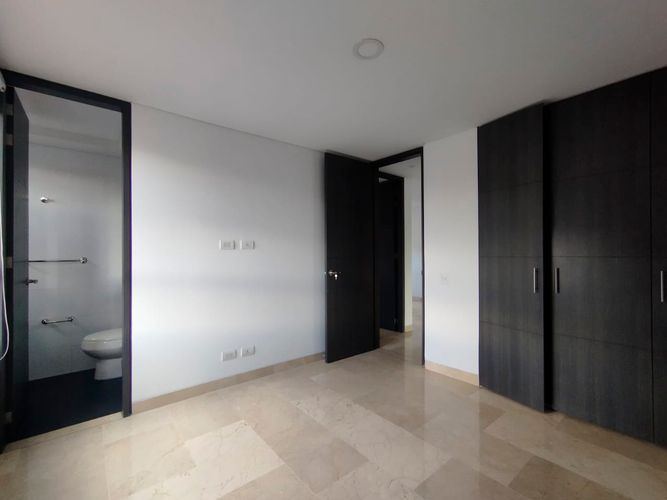 Apartamento de 3 alcobas en arriendo en El Poblado, Medellín, 149 m² · foto 9 de 17