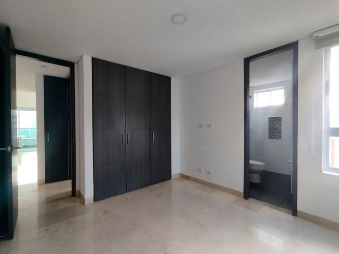 Apartamento de 3 alcobas en arriendo en El Poblado, Medellín, 149 m² · foto 11 de 17