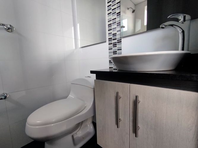 Apartamento de 3 alcobas en arriendo en El Poblado, Medellín, 149 m² · foto 15 de 17