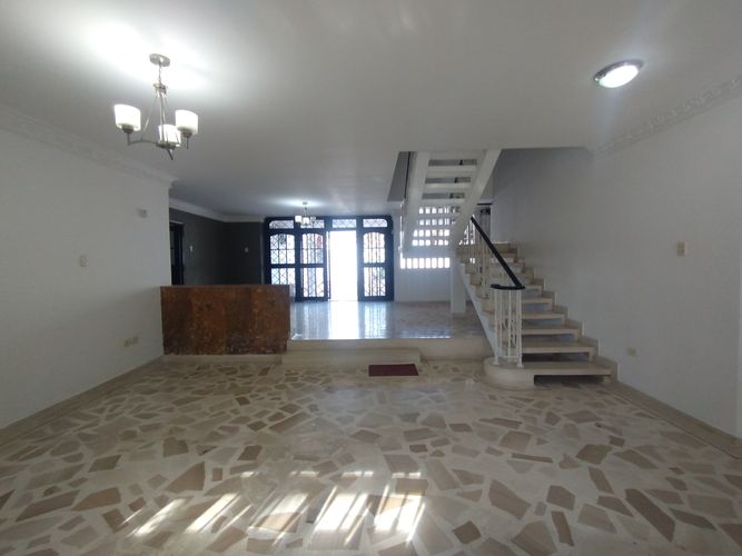 Casa de 5 alcobas en venta en El Limoncito, Barranquilla, 546 m² · foto 2 de 24