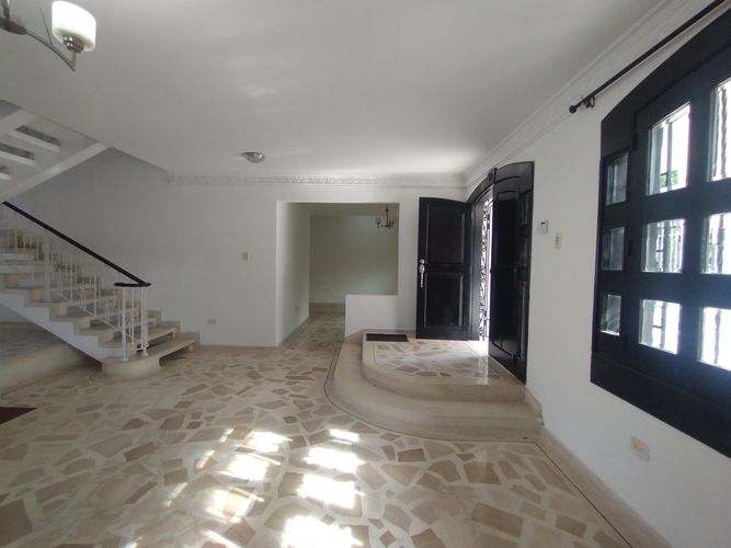 Casa de 5 alcobas en venta en El Limoncito, Barranquilla, 546 m² · foto 3 de 24