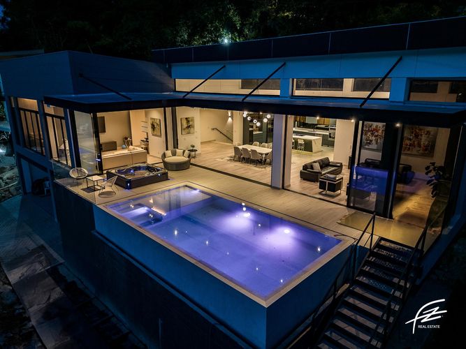 Casa de 3 alcobas en venta en Los Balsos, Medellín, 685 m² · foto 2 de 15