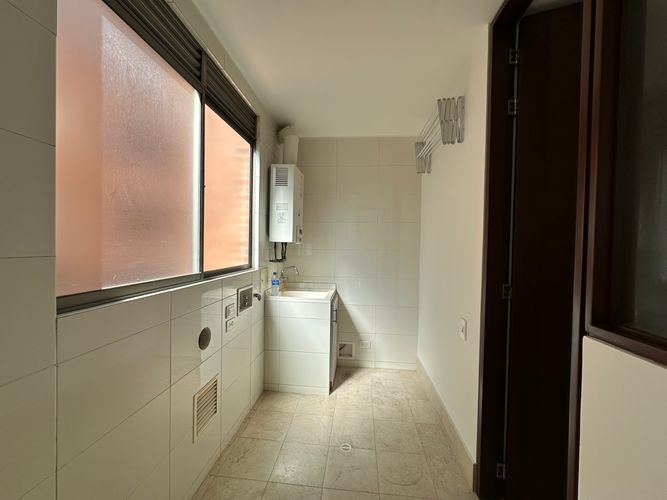 Apartamento de 3 alcobas en venta en Santa Barbara, Bogotá, 147 m² · foto 16 de 24