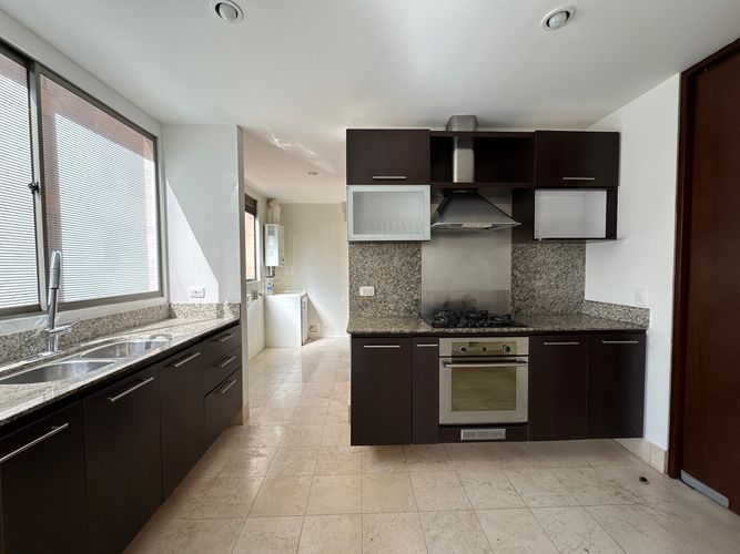 Apartamento de 3 alcobas en venta en Santa Barbara, Bogotá, 147 m² · foto 14 de 24