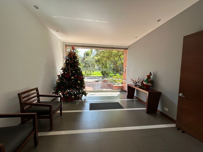 Apartamento de 3 alcobas en venta en Santa Barbara, Bogotá, 147 m² · foto 2 de 24