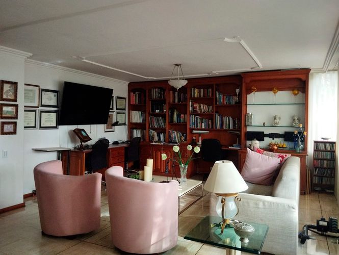 Apartamento de 3 alcobas en venta en El Poblado, Medellín, 213 m² · foto 2 de 17