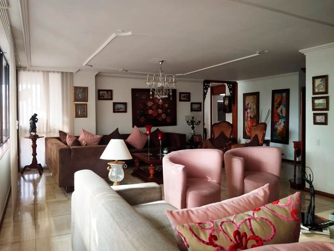 Apartamento de 3 alcobas en venta en El Poblado, Medellín, 213 m² · foto 5 de 17