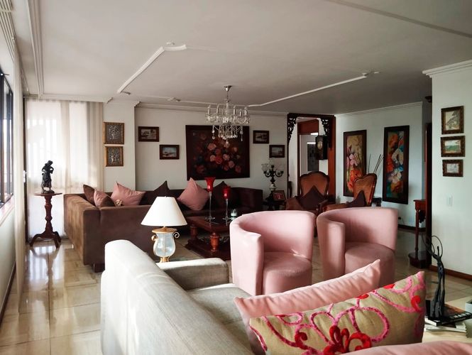 Apartamento de 3 alcobas en venta en El Poblado, Medellín, 213 m² · foto 6 de 17