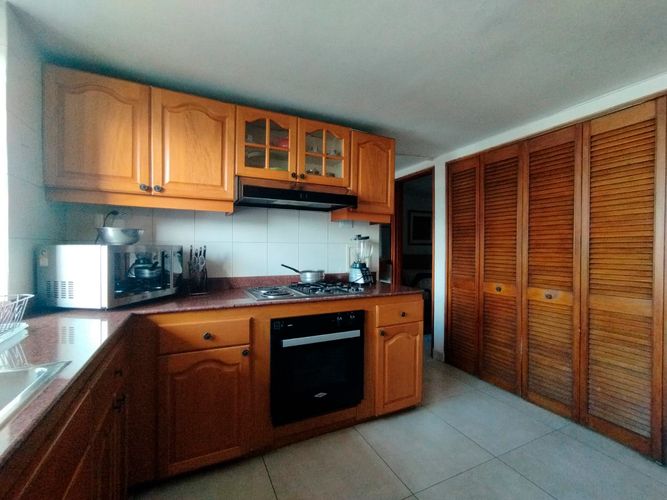 Apartamento de 3 alcobas en venta en El Poblado, Medellín, 213 m² · foto 7 de 17
