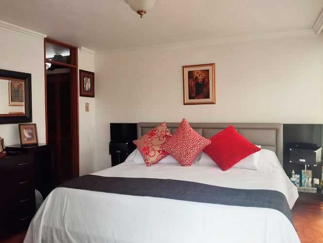 Apartamento de 3 alcobas en venta en El Poblado, Medellín, 213 m² · foto 11 de 17