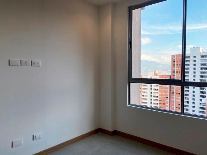 Apartamento de 2 alcobas en venta en Tres Esquinas, Sabaneta, 57 m² · foto 16 de 17