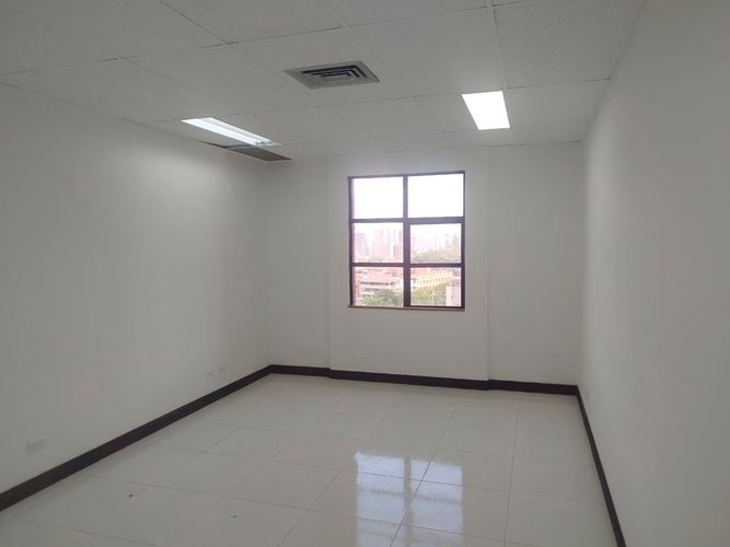 Oficina en arriendo en El Poblado, Medellín, 40 m² · foto 2 de 16