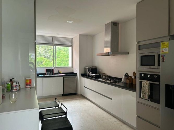 Apartamento de 3 alcobas en venta en Santa Rita, Cali, 233 m² · foto 9 de 13