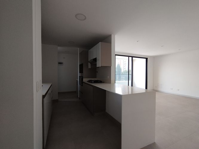 Apartamento de 3 alcobas en arriendo en El Poblado, Medellín, 110 m² · foto 4 de 15